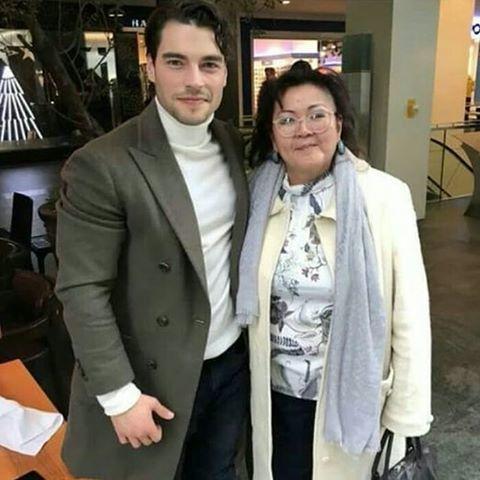 Yakışıklılığıyla dikkatleri üzerine çeken, ekranın taze yüzlerinden, oyuncu Akın Akınözü hangi fotoğrafta daha çekici?