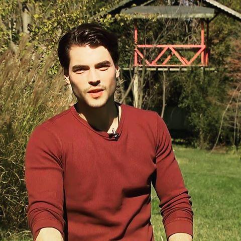 Türk yakışıklı Akın Akınözü mü yoksa Fransız yakışıklı Kendji Girac mı daha seksi?