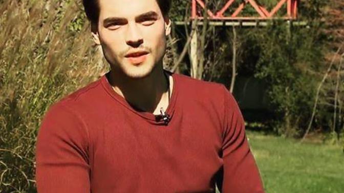 Türk yakışıklı Akın Akınözü mü yoksa Fransız yakışıklı Kendji Girac mı daha seksi?