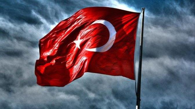 Şanlı Türk bayrağı düşmana yeterince korku vermiyor mu?