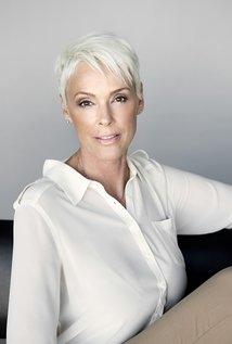 herkesin gençlikte hayallerini besleyen bir ünlü vardır benimkisi Brigitte Nielsen di. sizinkisi kimdir?