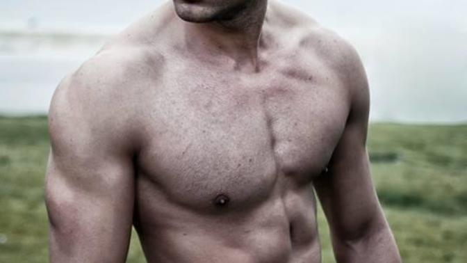 Yakışıklı oyuncu Ekin Mert Daymaz, sizce hangi fotoğrafta daha seksi?