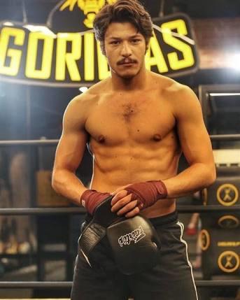 Türkiye'nin 1990'lı yıllarda doğmuş ünlü erkeklerinden hangisini diğerlerinden daha seksi buluyorsunuz?