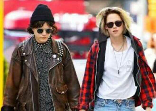 Kristen Stewart eşcinsel sevgilisiyle sizce de çok tatlı değil mi??