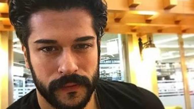 Sizce hangi renk, kızıl mı siyah mı?