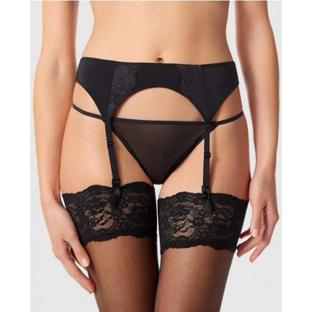 Kadınlar Diz Altı Dar Elbise ve ya Eteklerle Ya Da Diz Altı Pileli Etek ve Elbiseler le Nasıl JARTİYER Modeli Uygun ve Şık olur?