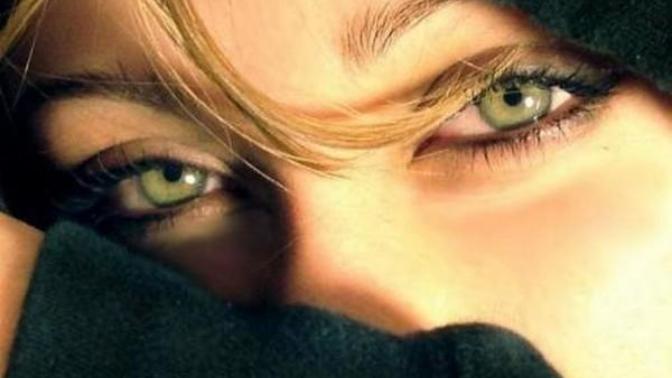 Göz rengi birine aşık olma ihtimalinizi etkiler mi?