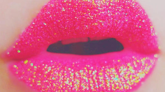 Lip balm mı, lip gloss mu? Günlük hayatta hangisini tercih edersiniz?