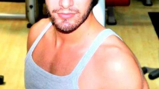Yakışıklı oyuncu Furkan Palalı, sizce fotoğraflardan hangisinde daha seksi bakıyor?