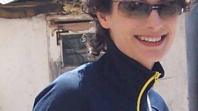 Özlem düvencioğlu mu daha güzel demet sağıroğlu mu?