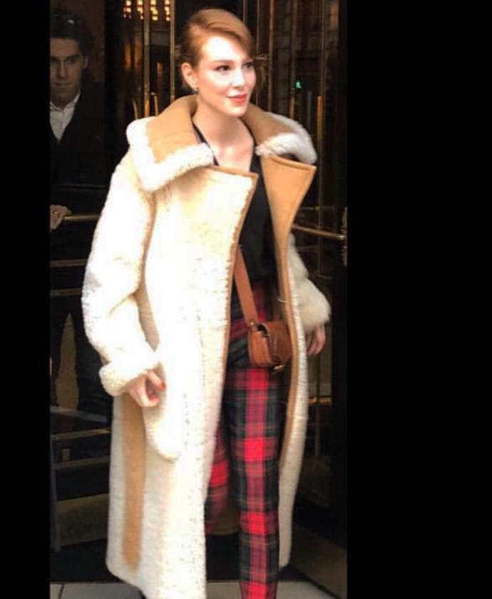 Elçin Sangu üzerinde adeta mini bir servet taşıdı. Bir kıyafet için en fazla ne kadar para verebilirsiniz ?