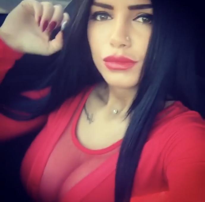 Güzel dekolteli kadın görünce kız aradaşının ağzı sulanan varmı? Benim sevgilim çok seviyo dolgun göğüs ve dekolteli kadınları.?