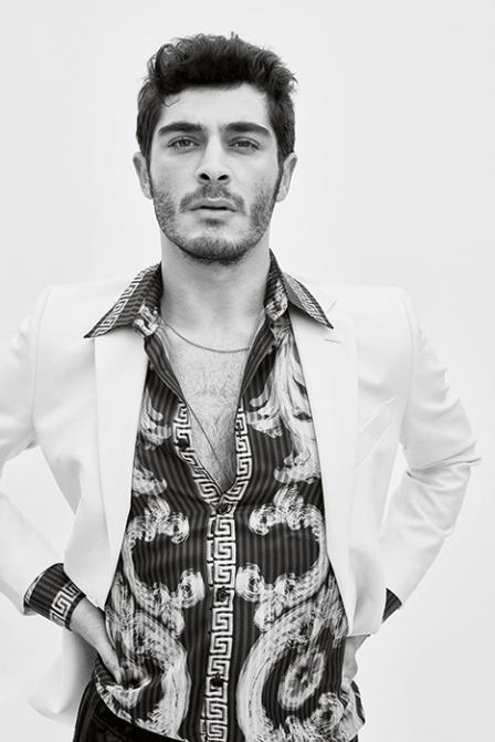 Yakışıklı oyuncu Burak Deniz hangi fotoğrafta daha seksi ve maskülen?