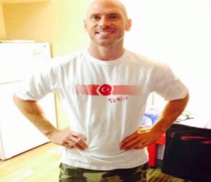 Johnny Sins, İstanbul'a vlog çekmeye geleceğini duyurdu. Bu konu hakkında ne düşünüyorsunuz?