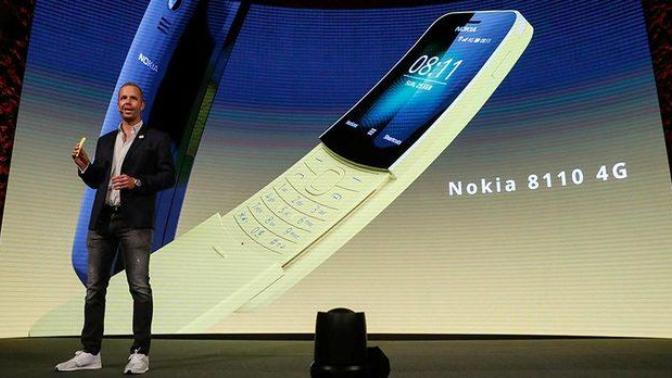 Efsane telefon Nokia 8110 geri dönüyor. Almayı düşünür müsünüz? Döneme damgasını vuran Nokia telefonla ilgili anılarınız var mı?