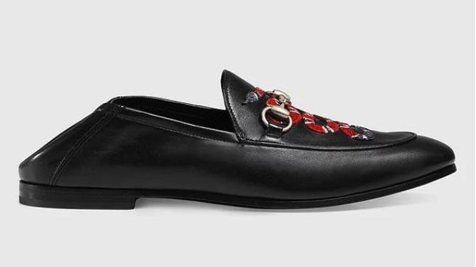 Eskiden amcaların arkasına basarak gezdiği ayakkabılar şimdilerde yine moda olmuş. Bu şimdi moda mı, intihar mı?
