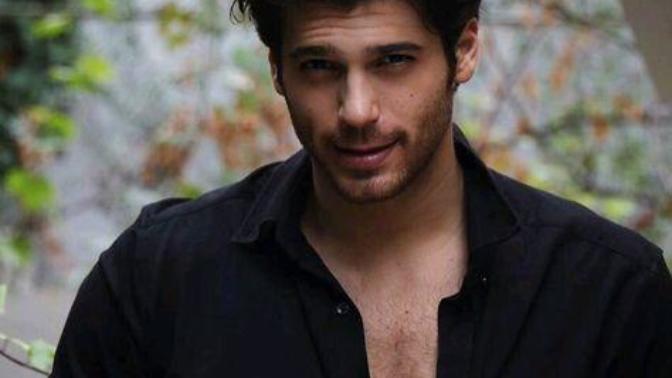 Can yaman sizce yakışıklımı nasıl buluyosunuz?