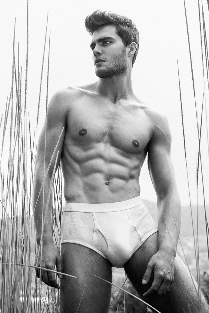 İtalyan model/manken Francesco Soave için tek kelimelik tanımlama yapsan bu hangisi olur?