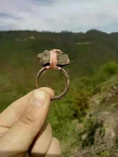 Sevgiliye doğum gününde tek taş yüzük alınmaz mı?
