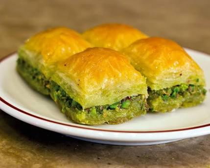 Tarafını seç... Baklava mı künefe mi?😃😃?