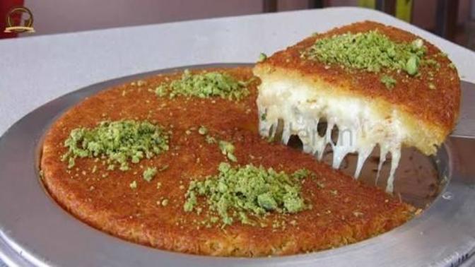 Tarafını seç! Baklava mı künefe mi?