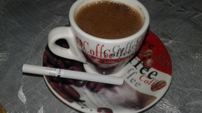 Kahve ve sigara ayrılmaz bir ikili değil mi?