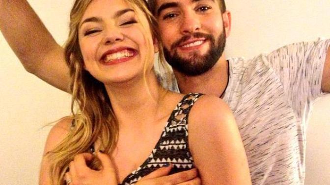 Bu yakışıklı erkek, birlikte fotoğraf çekildiği kadınlardan hangisiyle kaçamak yapmıştır?