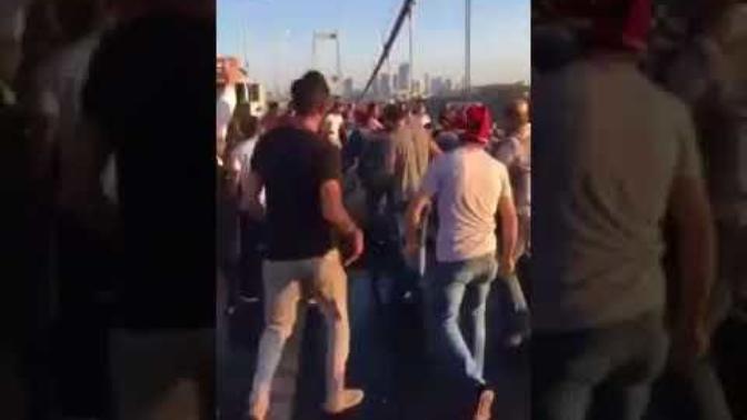 15 Temmuz köprüde linç edilen rütbeasiz askerlerin katillerinin yargılanmaması hakkında düşünceleriniz nedir?