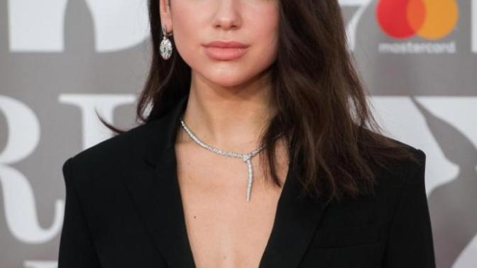 Dua Lipa güzel mi sizce?