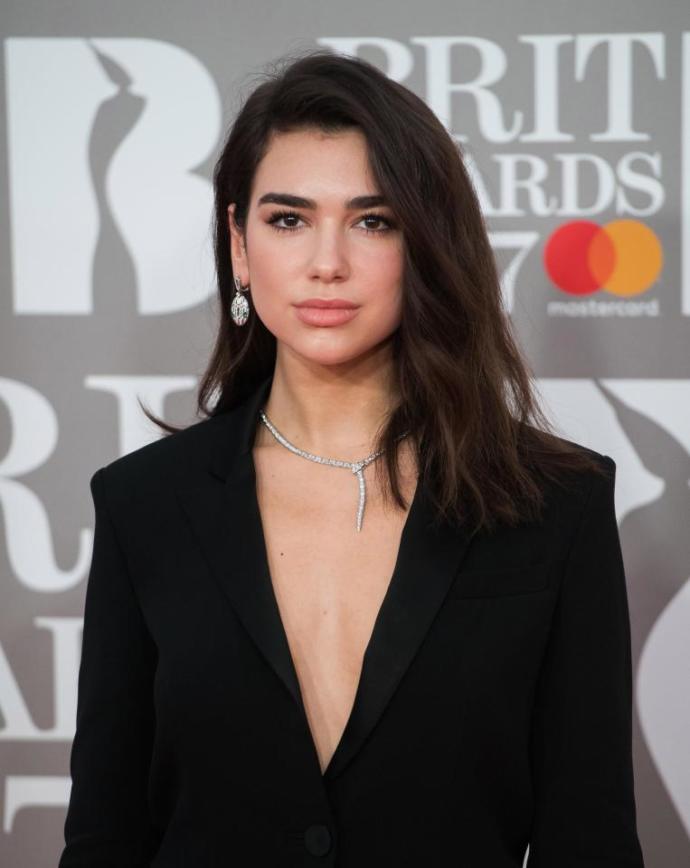 Cansu Canan Özgen mi? Dua Lipa mı?