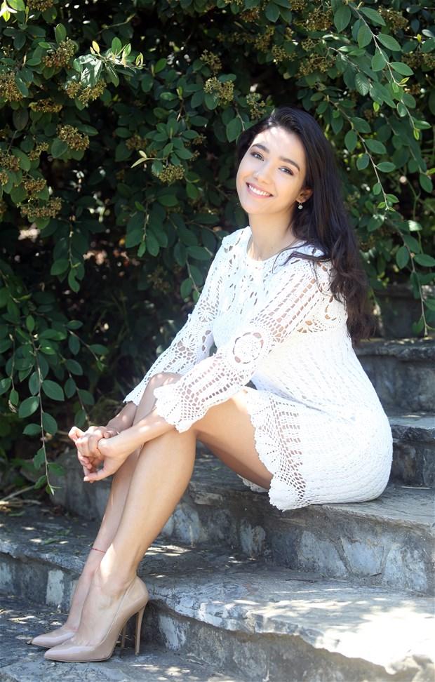 Hangi ünlü daha tarz ve fiziğine uygun giyiniyor sizce, moda ikonları söz sizde :) ?