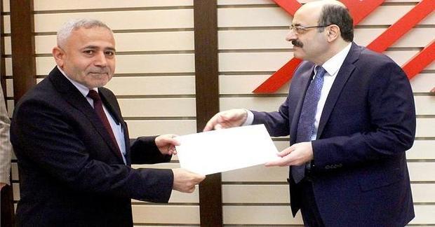 Sizce üniversitelerde de akademisyenler torpille alınıyor mu?