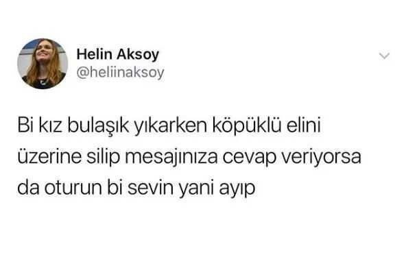 Bulaşık yıkarken elini üzerine silip mesaja cevap veren kız mı daha çok seviyordur yoksa maç izlerken cevap veren erkek mi??