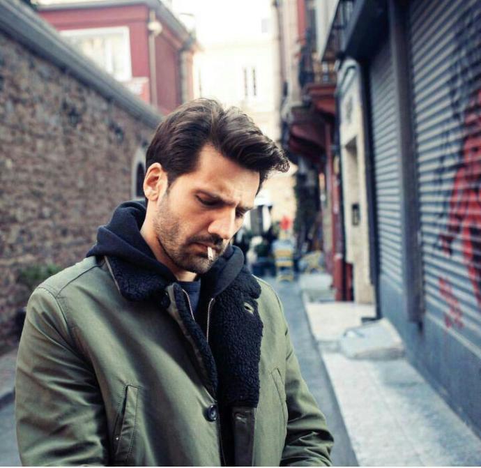 Erkeğin seksi olması için, babyface ya da kas yığını olması şart değil; bkz. Kaan Urgancıoğlu. Önermem ve verdiğim örnek doğru mu?