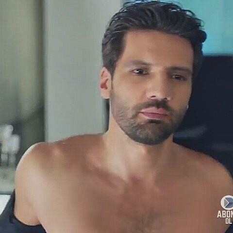 Erkeğin seksi olması için, babyface ya da kas yığını olması şart değil; bkz. Kaan Urgancıoğlu. Önermem ve verdiğim örnek doğru mu?