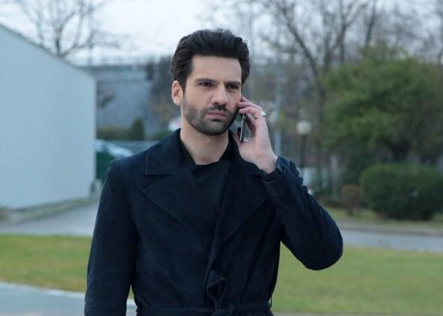 Erkeğin seksi olması için, babyface ya da kas yığını olması şart değil; bkz. Kaan Urgancıoğlu. Önermem ve verdiğim örnek doğru mu?
