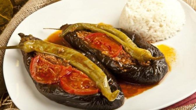 Karnıyarık kombini :) Karnıyarığın yanına garnitür ne gider?