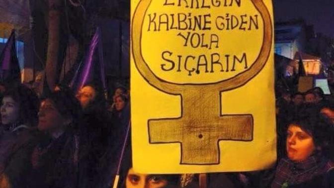 Feminist yürüyüşteki bu pankart nasıl?
