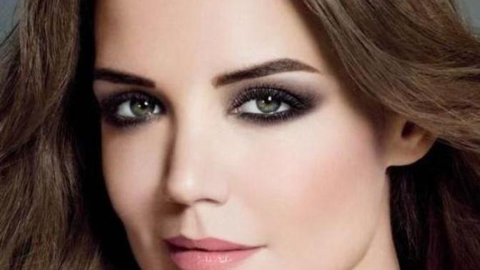Sizce bir kadına en çok yakışan göz makyajı hangisidir?