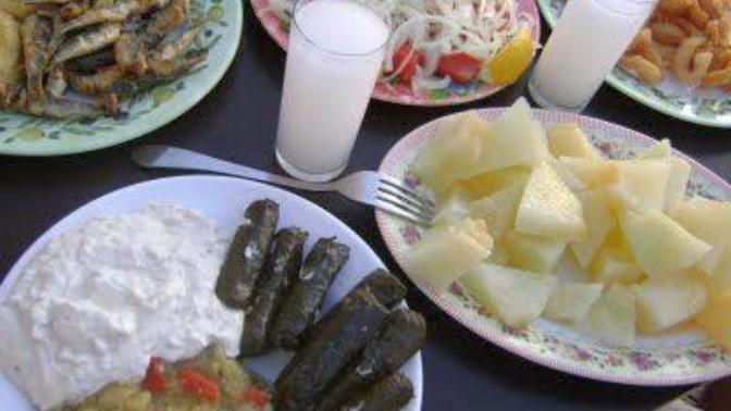 Rakının yanında meze olarak en iyi ne gider?