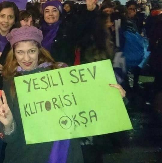 Feministlerin bu pankartı nasıl?