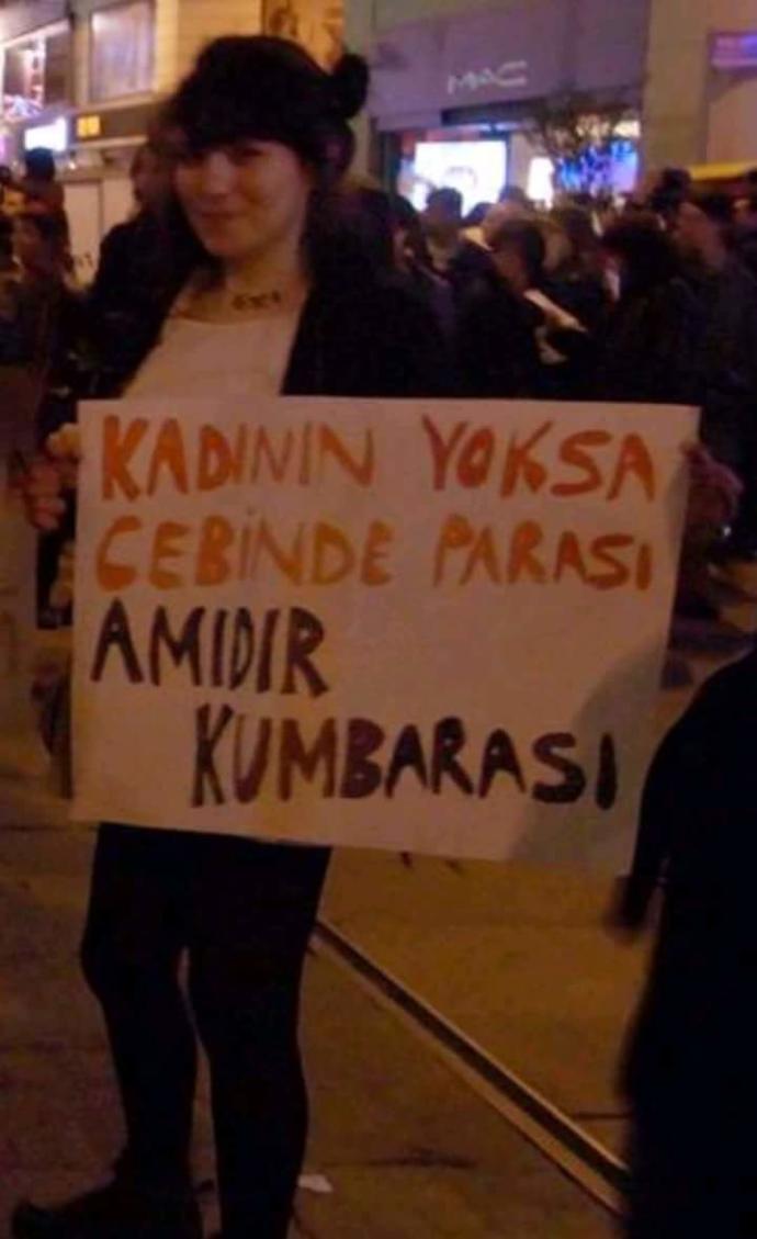 Feminizm pişmanlıktır. Kadınlar gününde yaptıkları şeye bak. Zeka seviyelerini aşağılayınca saldırıyorlar ama haksız mıyız?