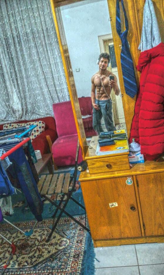 Ciddi ciddi soruyorum   kalp kırmak degil elestirin  cokmu çirkinim   ya da  cokmu zayıfım olum benim bahtım niye kapalı lan?