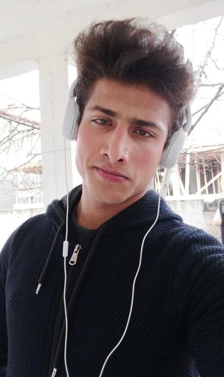 Ciddi ciddi soruyorum   kalp kırmak degil elestirin  cokmu çirkinim   ya da  cokmu zayıfım olum benim bahtım niye kapalı lan?