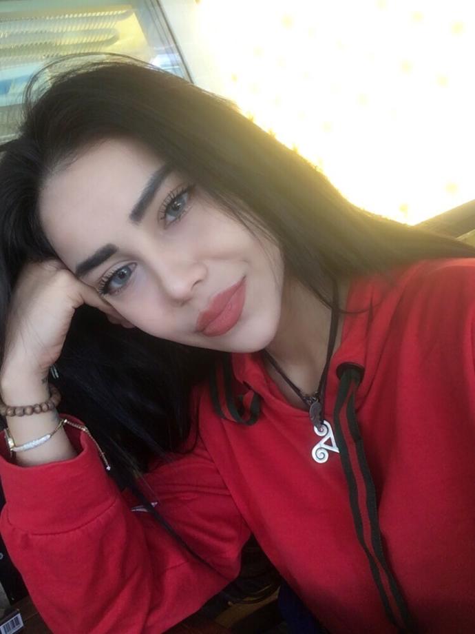 Gözlüklü mü takılayım gözlüksüz mü 🤭?