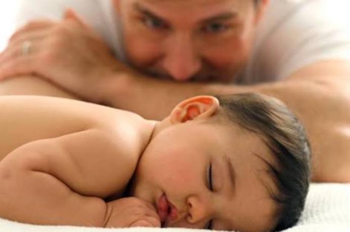 Ebeveyn olsanız gece masum masum uyuyan bebeğinizi saatlerce izlemek ister miydiniz?