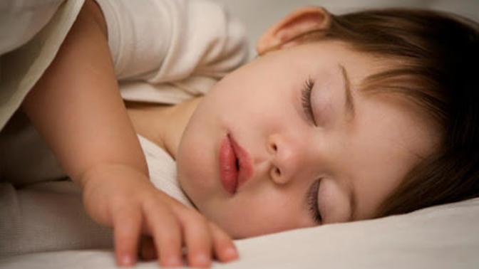 Ebeveyn olsanız gece masum masum uyuyan bebeğinizi saatlerce izlemek ister miydiniz?