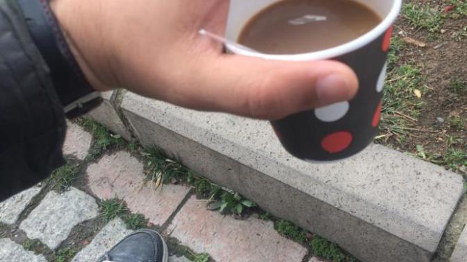 Kahve içen erkek/kız coolluğu mu çay içen erkek/kız samimiyeti mi?