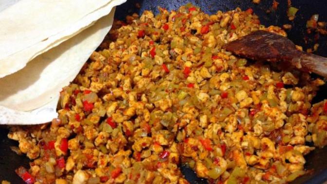 Tantuni sever misiniz? Etli mi yoksa tavuklu mu tercih edersiniz?