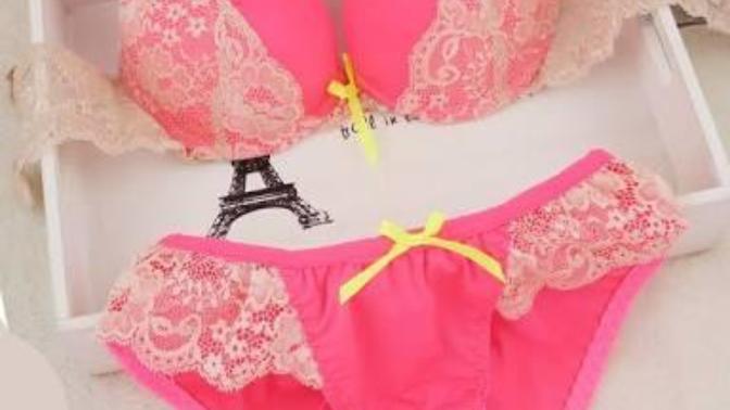 Pembe mi siyah mı iç çamaşırı?